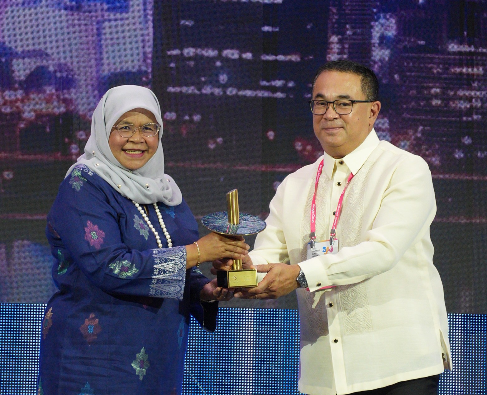 Manila GIS Center: Integrating GIS for DRRM-CCA, Public Safety, Sustainable Environment, and Inclusive Economic Growth
